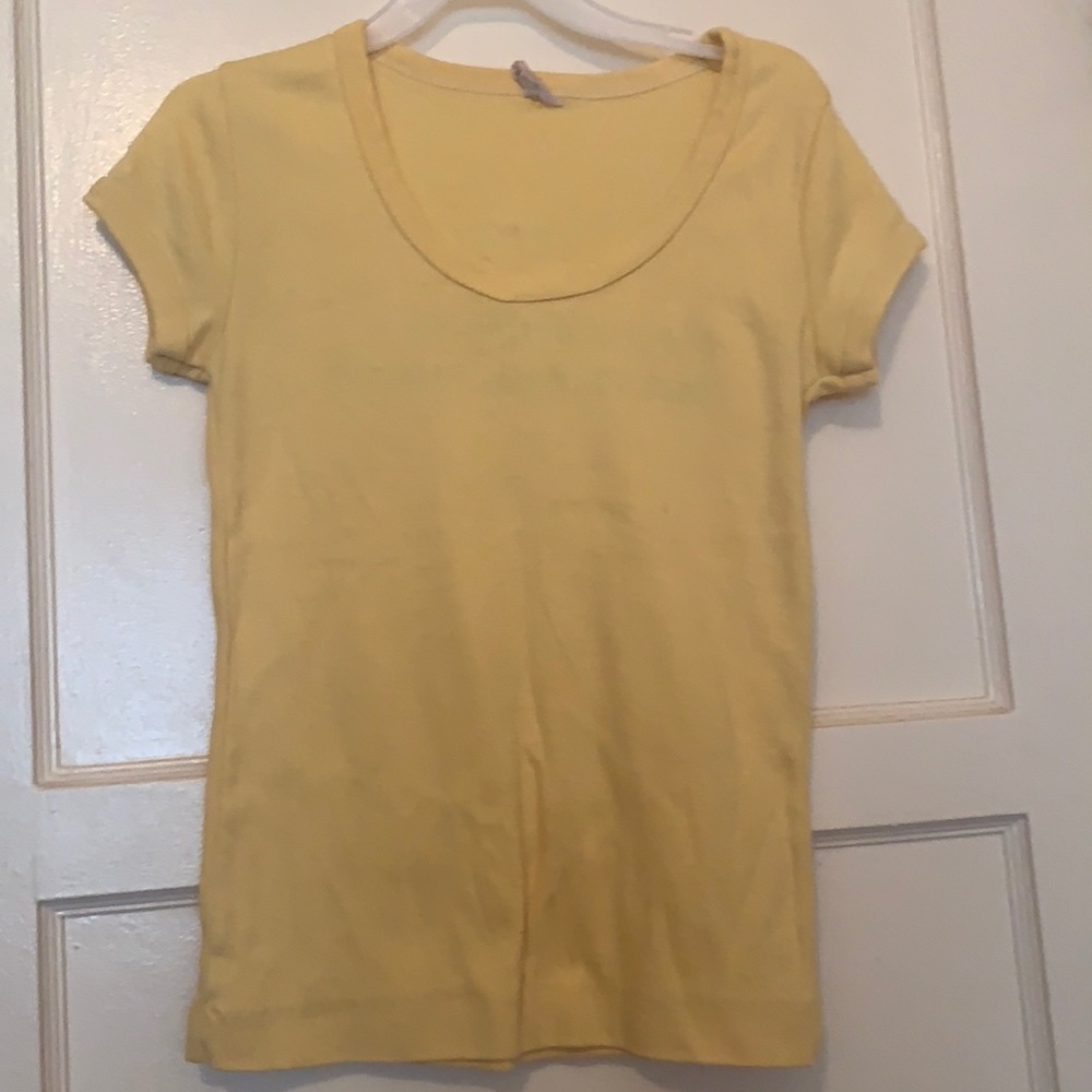 DESIGNERS T SHIRT. SZ M. PREOWNED . YELLOW